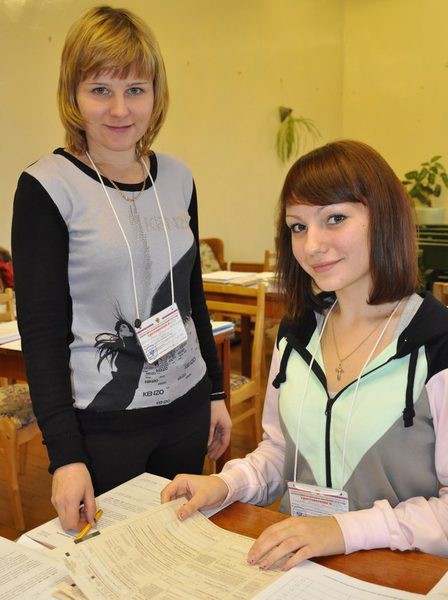 Инструктор Светлана Житковская (слева)