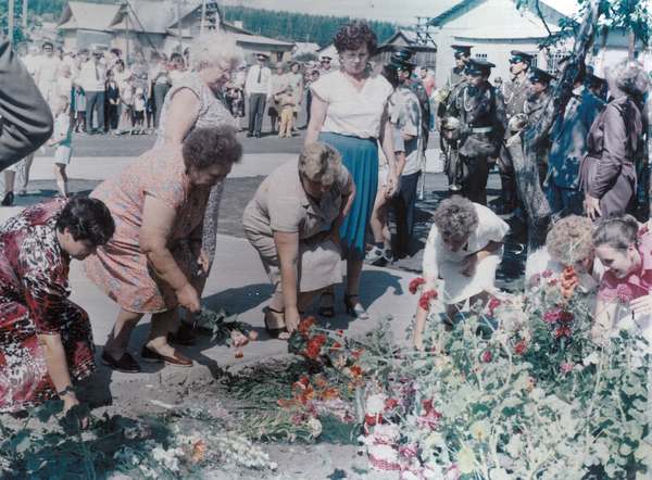 Открытие памятника героям Гражданской войны. Поселок Выя, 1988 г.
