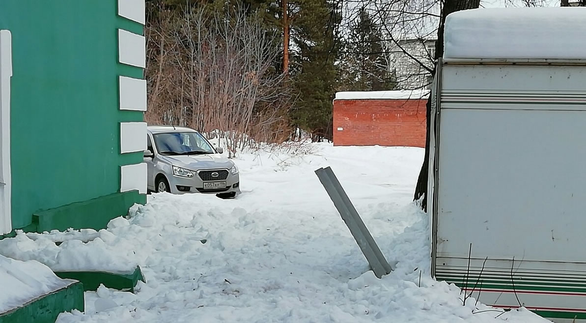 Новая кровля не дожила до весны