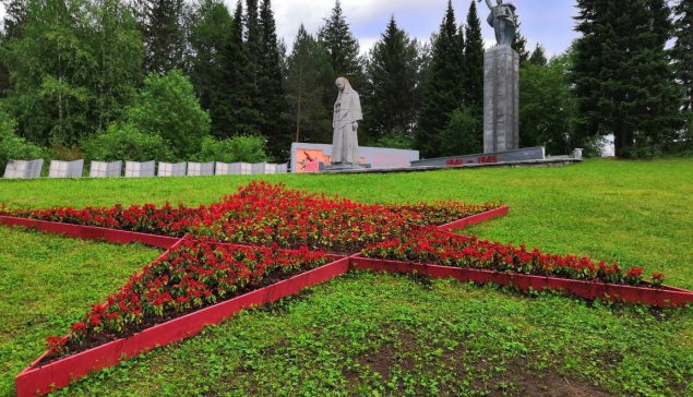 На мемориале заалела необычная звезда, которая приглянулась горожанам не только в эстетическом плане 