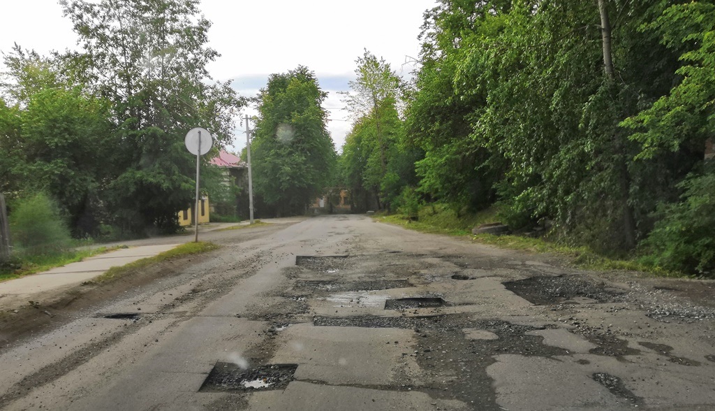 Улица Декабристов. Попробуй проедь!