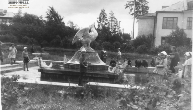 Есть предположение, что фото сделано в 1950-е годы, и это круглосуточный детский сад санаторного типа