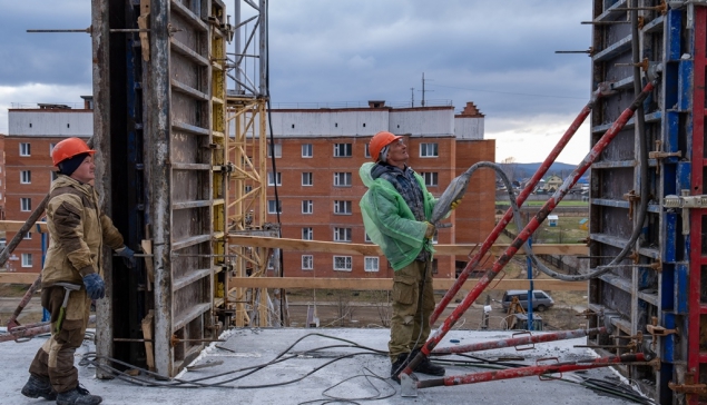 Несмотря на эпидемию коронавируса, стройки в Нижней Туре не были остановлены. 9-этажный дом на улице Ленина и реконструкция общежития «Венты» идут по плану 