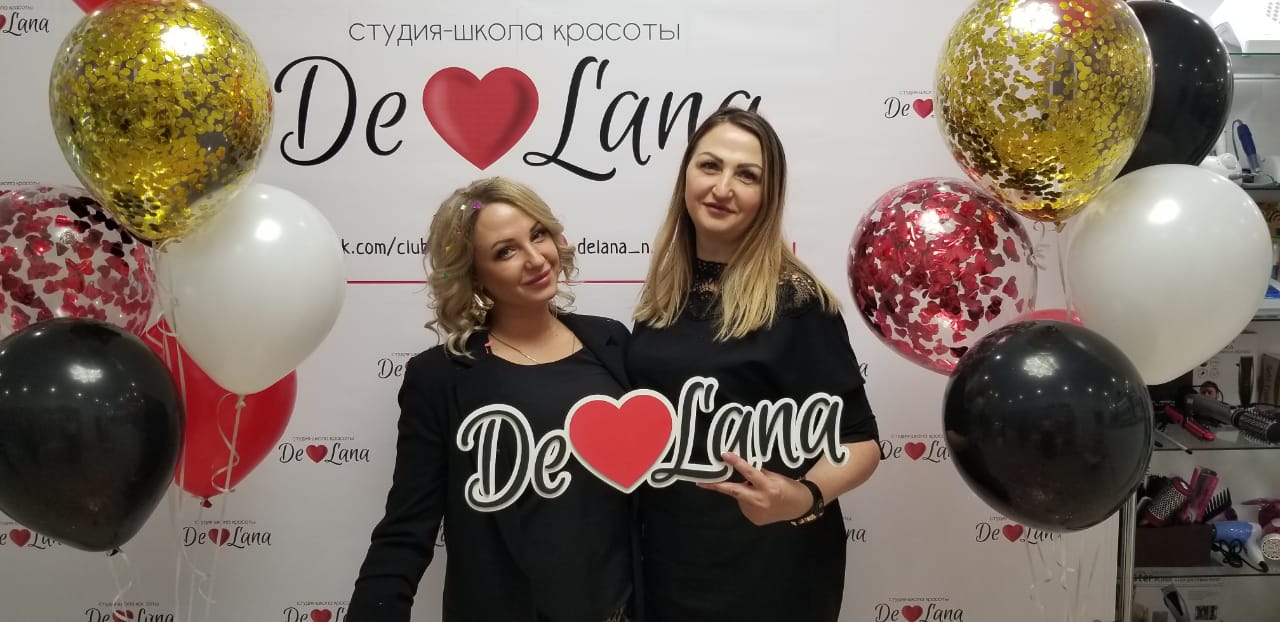Анжелика Багреева (слева) на открытии обновленного магазина студии-школы красоты DeLana в 2019 году с мамой, предпринимателем Евгенией Ереминой