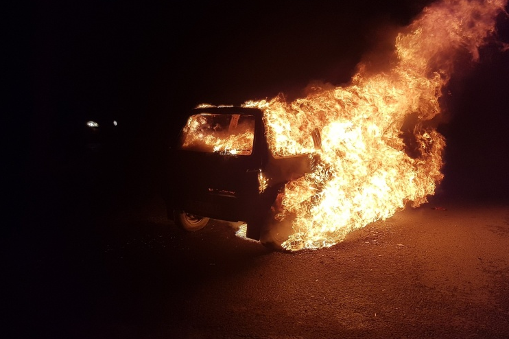 Пожар уничтожил автомобили