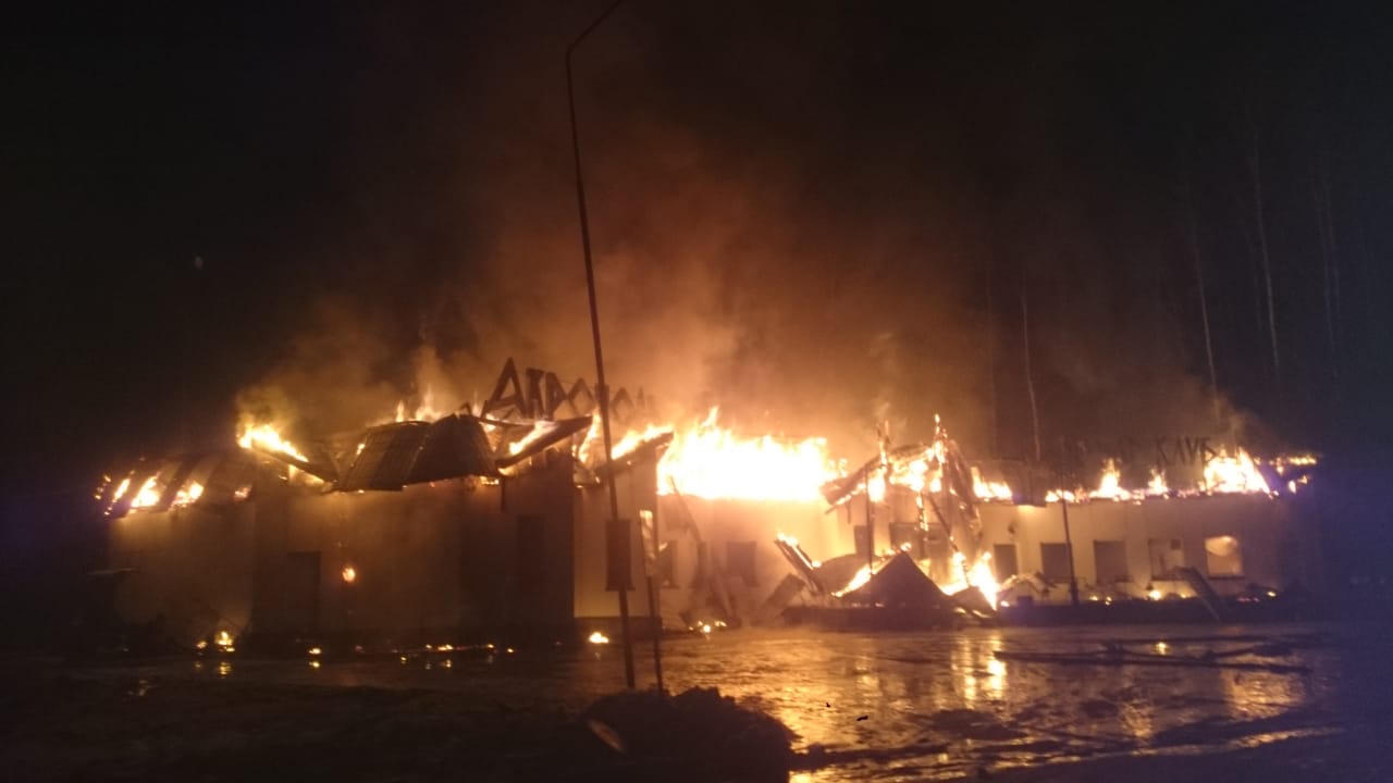 На трассе Екатеринбург – Серов сгорело придорожное кафе «Акрополь»