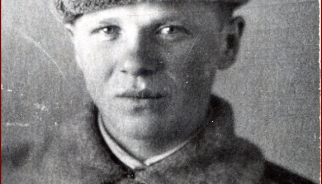 Свердловское пехотное училище Владимир Скорынин окончил в марте 1943 года. Незадолго до выпуска и отправки на фронт, в феврале, в Свердловске Владимир сделал фото на память