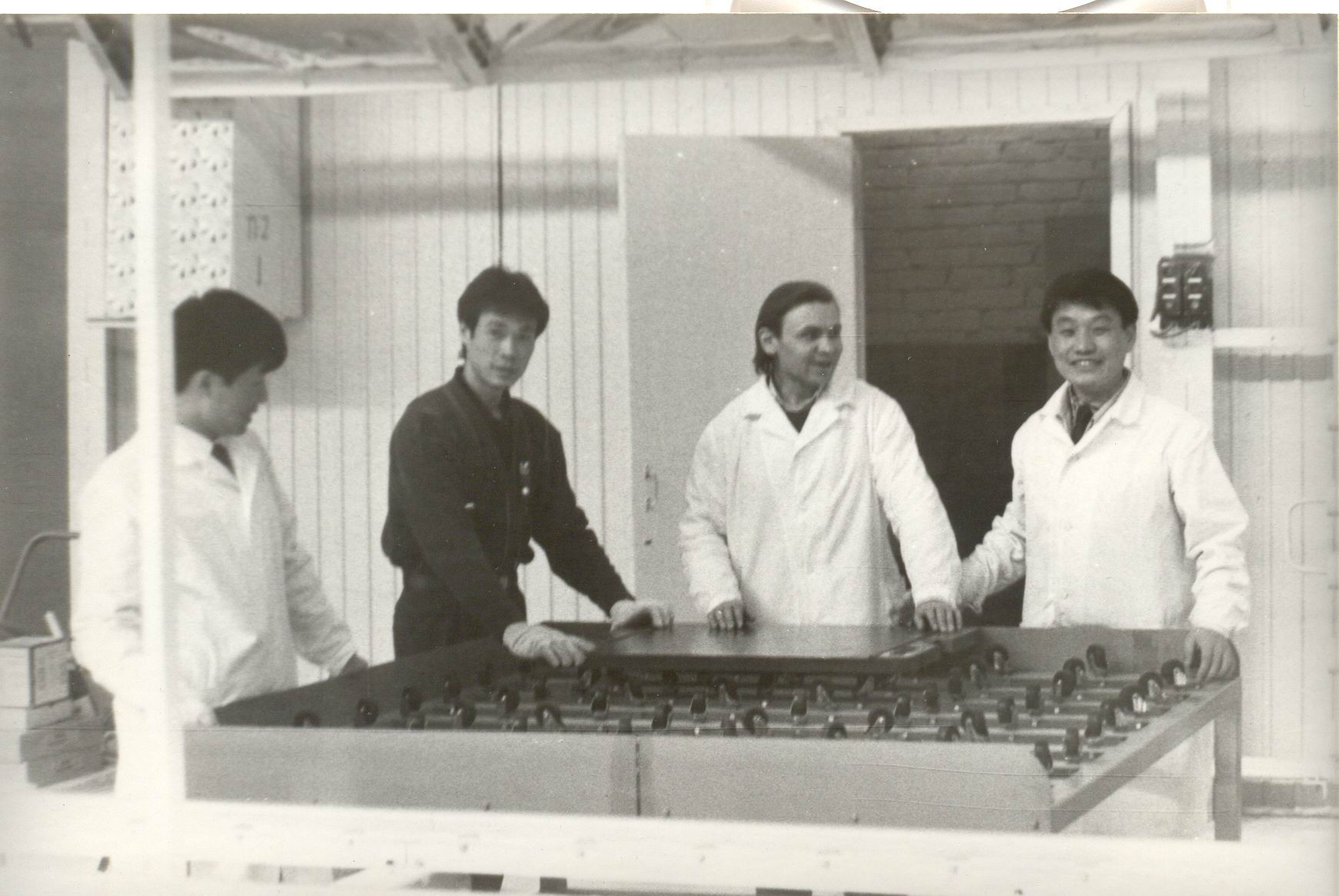 Май 1992 года ознаменовался шеф-монтажом сборочного конвейера под кураторством специалистов из Кореи