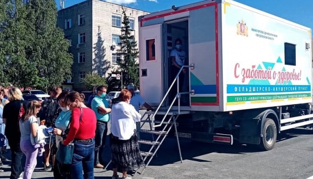 Если в начале прививочной кампании желающих привиться было немного, то сейчас возле мобильных пунктов вакцинации образуются очереди 