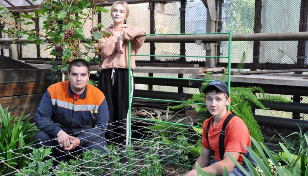 Хранители вечнозеленого царства (слева направо): Денис Чащегоров, Ева Ушакова, Давид Юсупов 