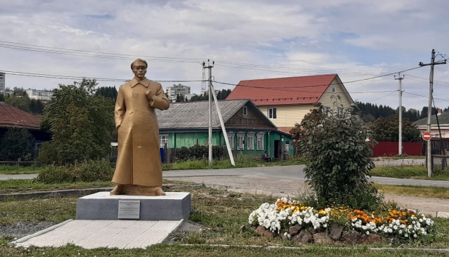 В 1996 году 210 нижнетуринцев подписали обращение к депутатам территориальной Думы Нижнетуринского района. «Мы обращаемся с просьбой защитить от посягательств памятник нашему земляку П. И. Шиханову. И мы требуем уважения к историческому прошлому в нашем городе». Их услышали через четверть века