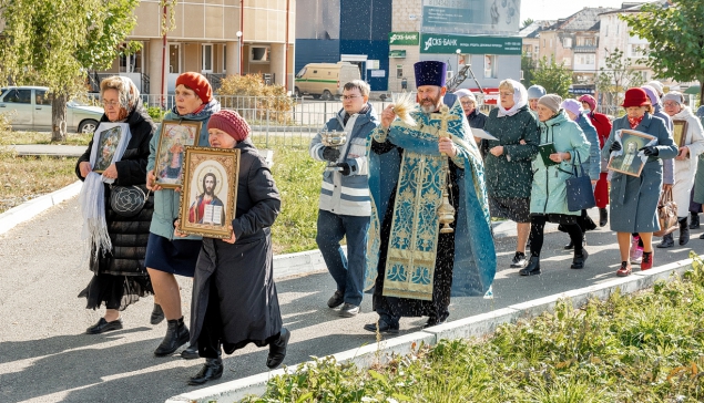 21 сентября настоятель прихода Покрова Пресвятой Богородицы иерей Игорь Киселев освятил камень на месте строительства храма. Фундамент будет возведен в этом году, а весной 2022 года его приедет освятить владыка Феодосий, епископ Нижнетагильский и Невьянский