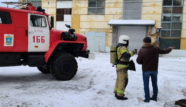 По легенде учений, на НТЭАЗ «Электрик» возгорание произошло на четвертом этаже, в кабинете № 6. До прибытия сотрудников МЧС из здания эвакуировались 69 человек