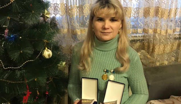 Наталья Зверева награждена двумя знаками отличия «Материнская доблесть» III и II степени 