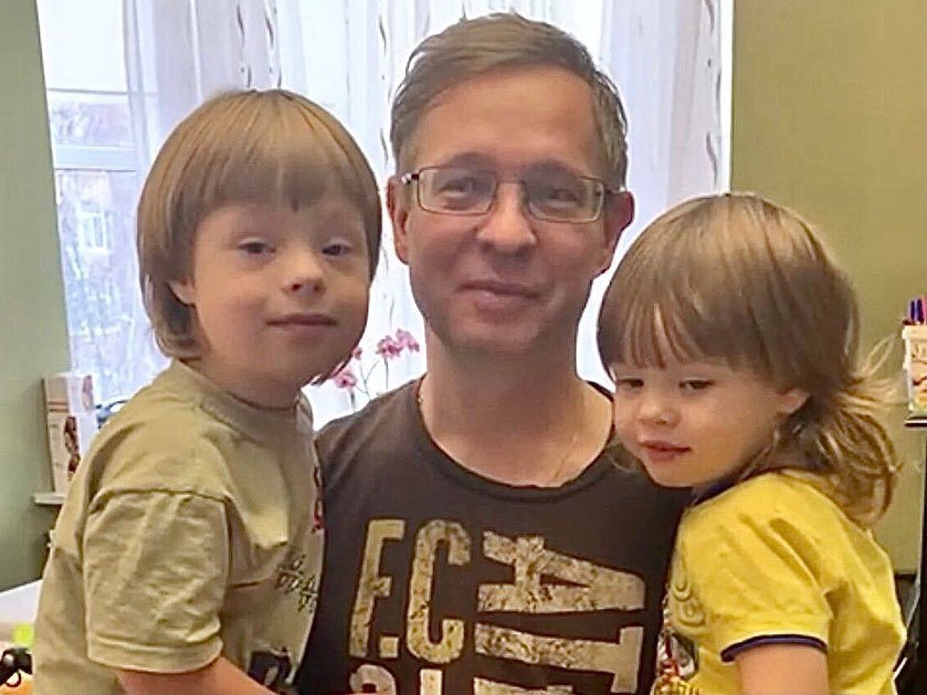 Виктор Шипицын остался своим детям единственным родителем, но не остался наедине с проблемами и заботами о них