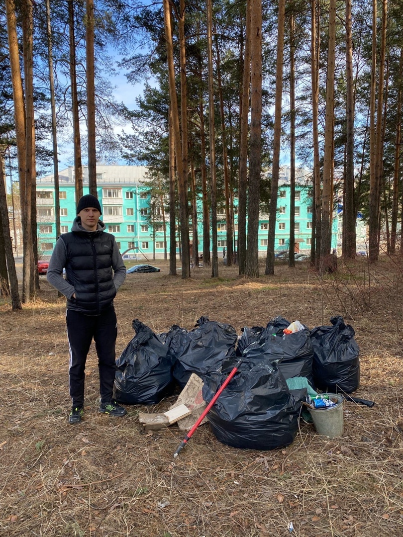 Александр Юхнов: «Я потратил всего два часа и 300 рублей на мусорные мешки и перчатки, зато теперь в лесу стало намного чище» 