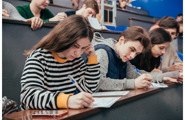 На 2022–2023 учебный год в российских вузах предусмотрено более 550 тысяч бюджетных мест. Это 73,3% от общего количества мест в высших учебных заведениях России. За последние два года количество бюджетных мест увеличилось более чем на 40 тысяч 