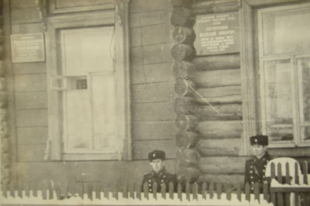 Мемориальная доска, находившаяся на фасадной стене Исовского поселкового отделения милиции, была утрачена