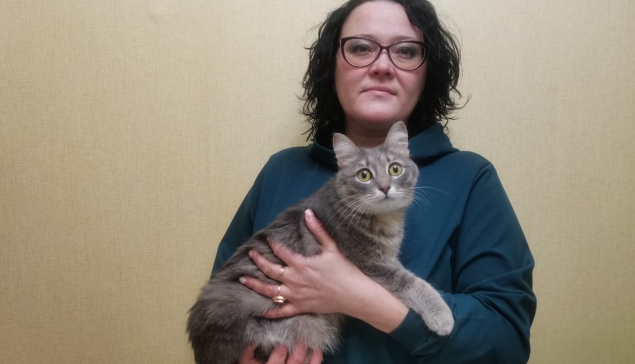 Больше года в семье зооволонтера Екатерины Вотенцовой живет кошка Мегумин, которую еще 2-месячным котенком какие-то бездушные люди выбросили на ходу из окна автомобиля