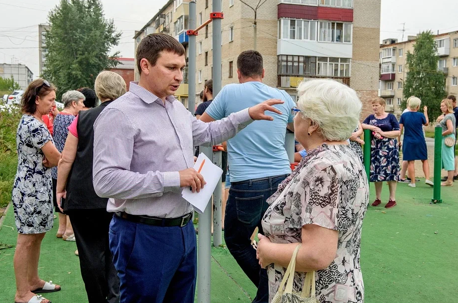 Андрей Постовалов планирует проводить регулярные встречи с населением. «Я противник переноса всего общения с жителями в социальные сети и электронный формат. Для меня важно личное общение глаза в глаза, когда люди вживую могут задать вопросы, высказать пожелания, выстроить диалог», – отмечает Андрей Александрович