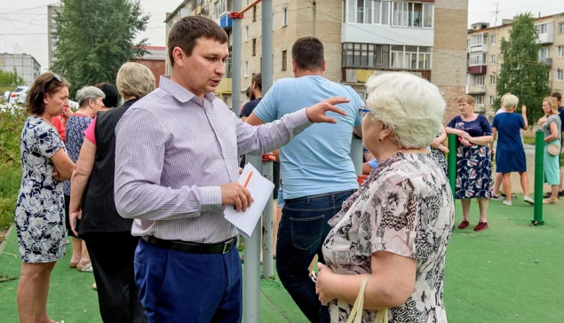 Андрей Постовалов планирует проводить регулярные встречи с населением. «Я противник переноса всего общения с жителями в социальные сети и электронный формат. Для меня важно личное общение глаза в глаза, когда люди вживую могут задать вопросы, высказать пожелания, выстроить диалог», – отмечает Андрей Александрович