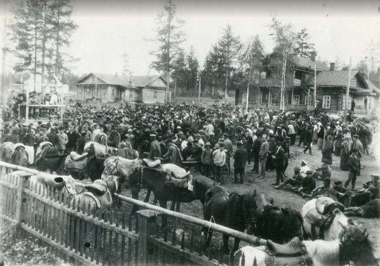 В апреле 1918 года на прииске Екатерининский (нынешний поселок Ис) в ходе мятежа был свергнут местный большевистский Совет