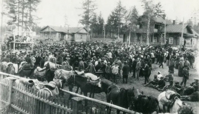 В апреле 1918 года на прииске Екатерининский (нынешний поселок Ис) в ходе мятежа был свергнут местный большевистский Совет