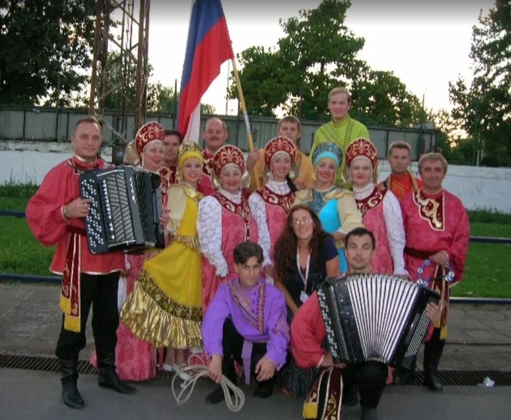 В 2006 году «Калинушка» посетила международный фестиваль в Венгрии, где выступали коллективы из 25 стран. Россию представляли два коллектива, один из них – «Калинушка»