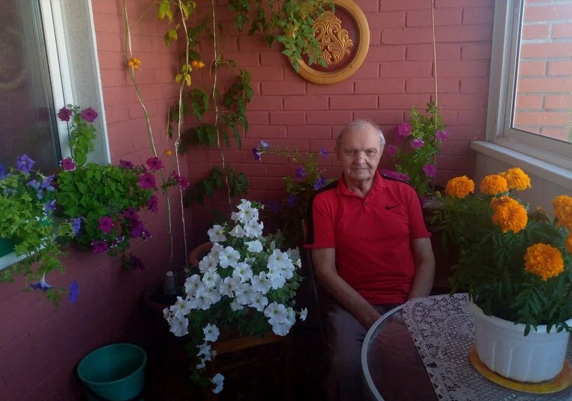 Владимир Дмитриевич выращивает бархатцы, лобелии, но самые любимые цветы – это петунии