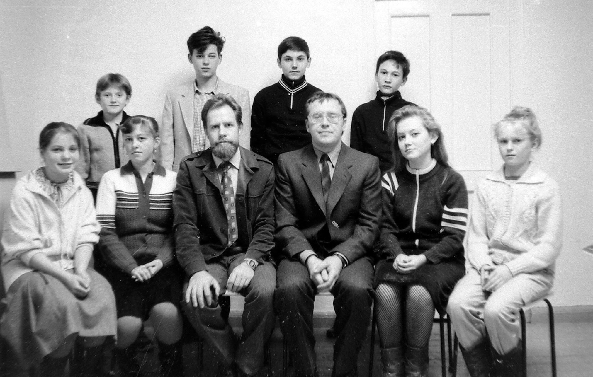 1989 год. Одна из групп первого набора. В центре сидят: слева Ю. Н. Хохлявин, справа В. М. Румянцев
