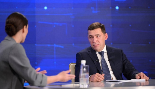 В студии канала ОТВ губернатор Куйвашев отвечал на вопросы жителей Свердловской области практически полтора часа. Некоторые из них были провокационными, но глава региона не избегал острых тем