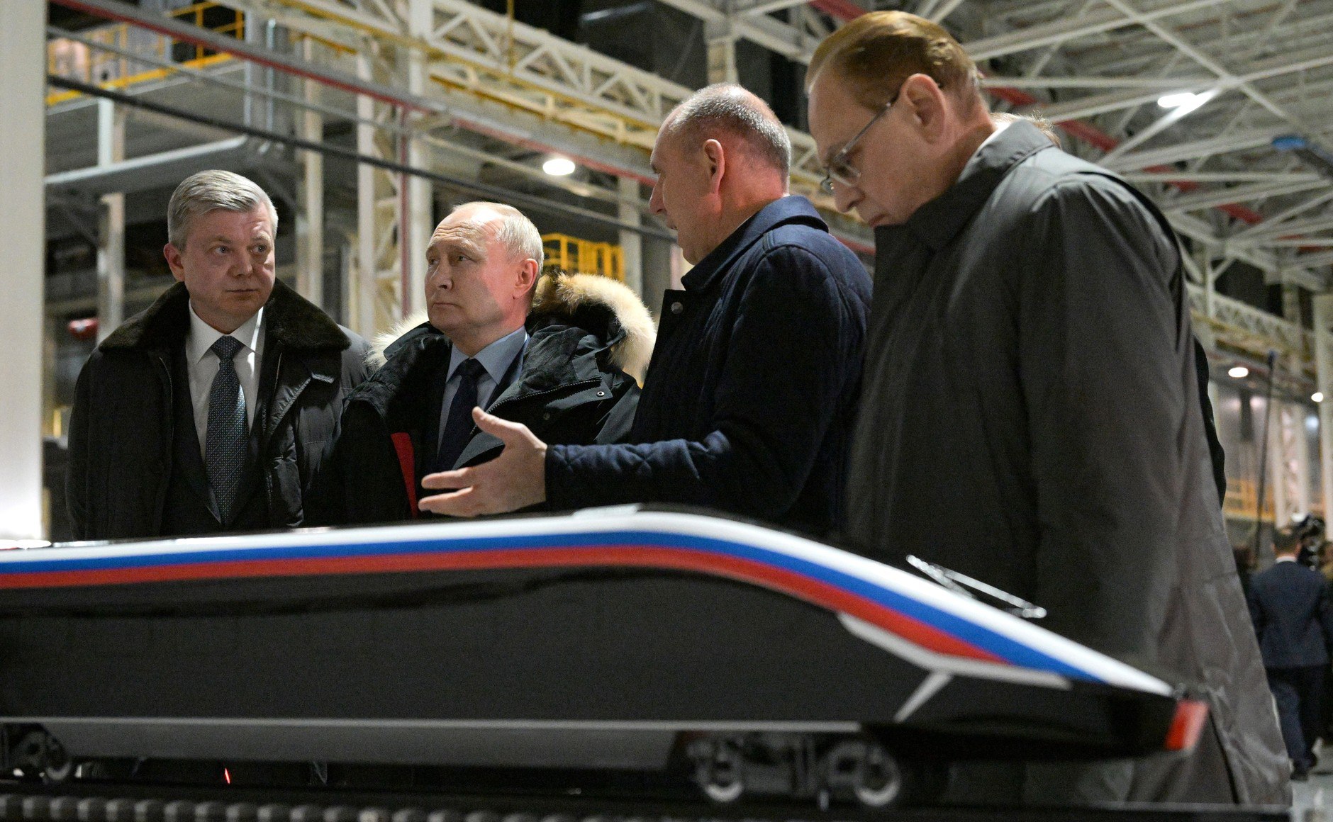 Владимир Путин ходе посещения ООО «Уральские локомотивы». «На мощностях завода уже может быть налажено серийное производство и высокоскоростных поездов. Подчеркну, это важнейший технологический проект для нашего машиностроения в целом», – отметил президент