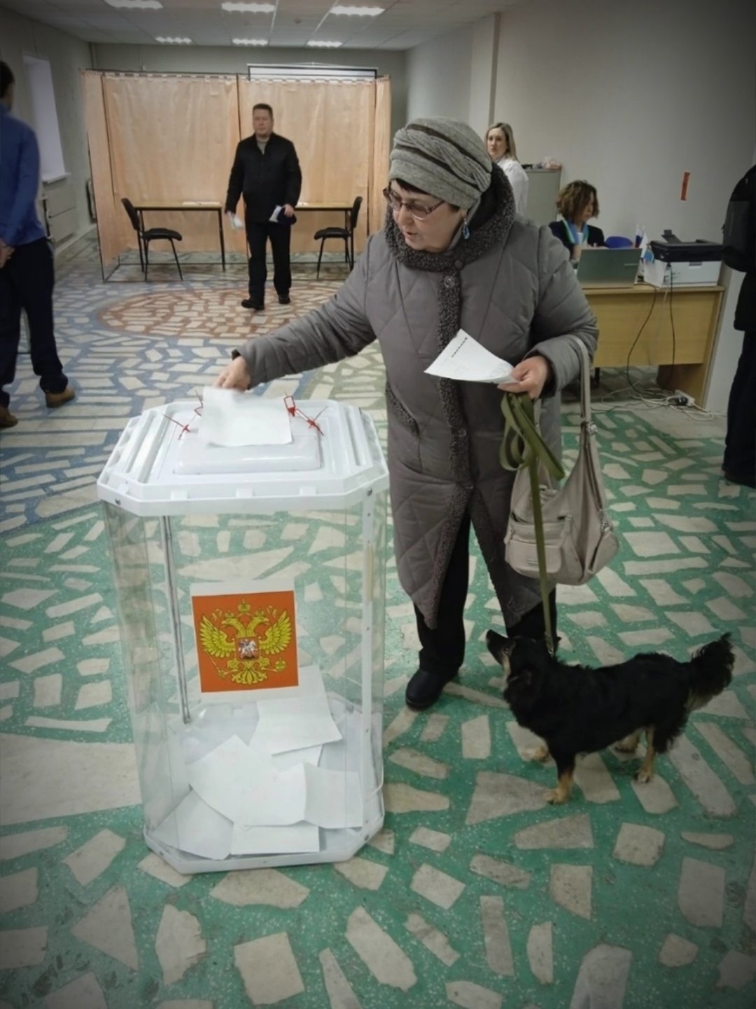 Выборы в Нижней Туре: интересные гости на избирательных участках