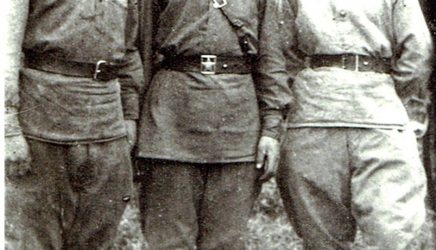 Октябрь 1944 года, Черновцы. Николай Божко крайний справа, ему 17 лет