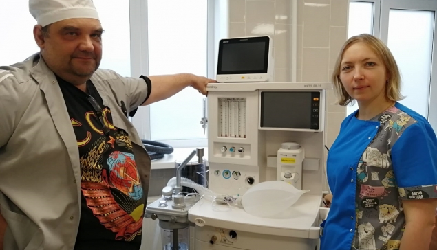 Юрий Чуриков, заведующий отделением реанимации Нижнетуринской больницы, и Елена Пальгуева, старшая медицинская сестра отделения, отмечают, что вдыхательном аппарате, в котором идеально сочетаются высокие технологии, гибкость и простота использования