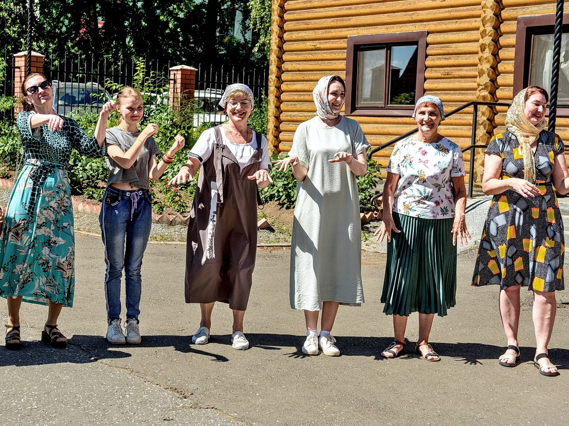 Музыкальное испытание проходит команда «Мамы и дочки» 