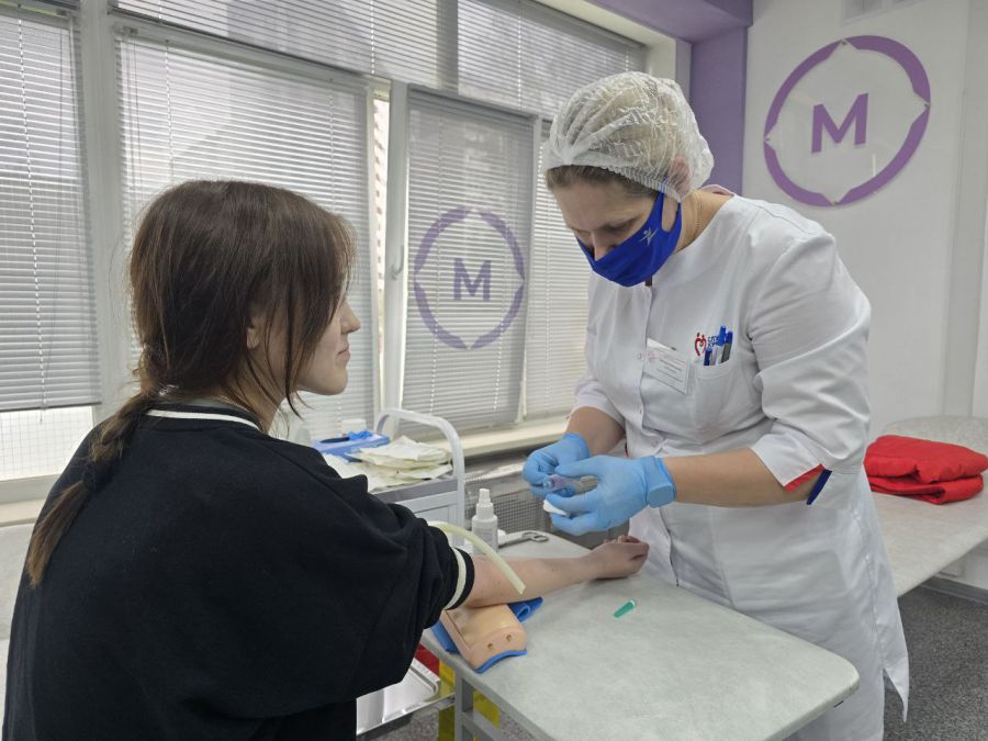 Студенты Свердловского областного медколлежда, будущие медики и спасатели, поддержали акции в честь Всемирного дня донора костного мозга 
