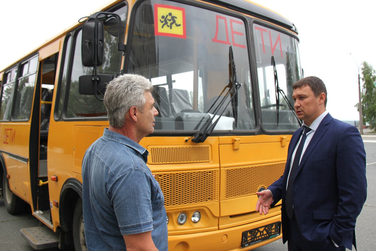 Еще один автобус пополнил школьный автопарк Нижней Туры