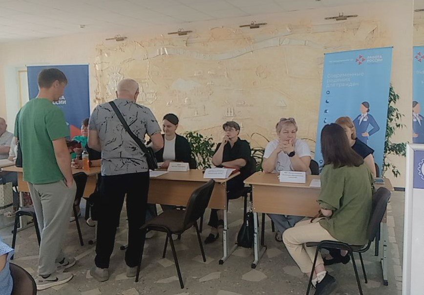 27.06.2025 года. Свои вакансии предлагали: администрация Нижнетуринского округа, Дворец культуры, НТЭАЗ «Электрик», Централизованная бухгалтерия образовательных учреждений, вневедомственная охрана, Росгвардия, предприниматели и другие работодатели Нижнетуринского округа