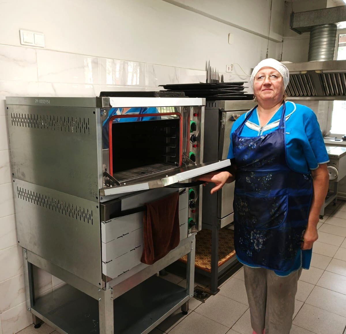 В школьные пищеблоки Нижней Туры поступает современная техника