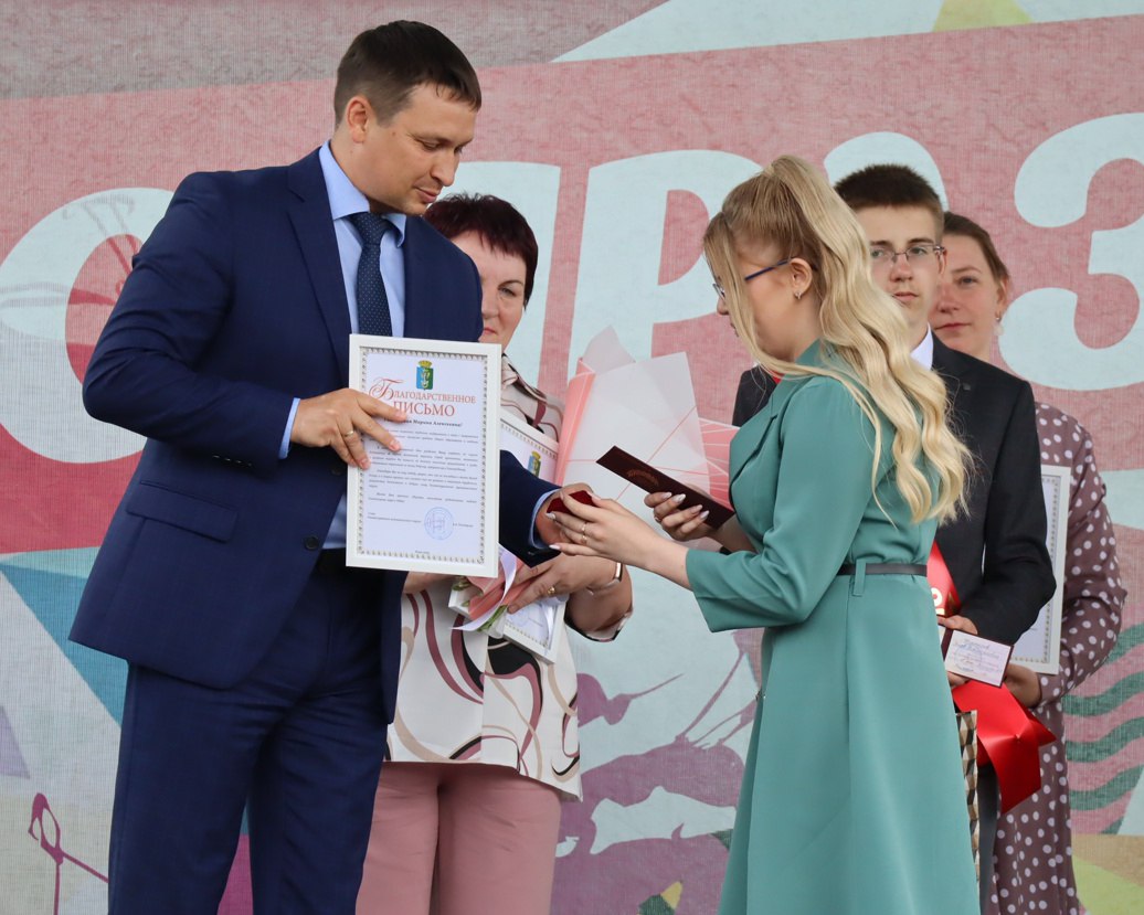 Выпускникам вручены награды за особые успехи в учении