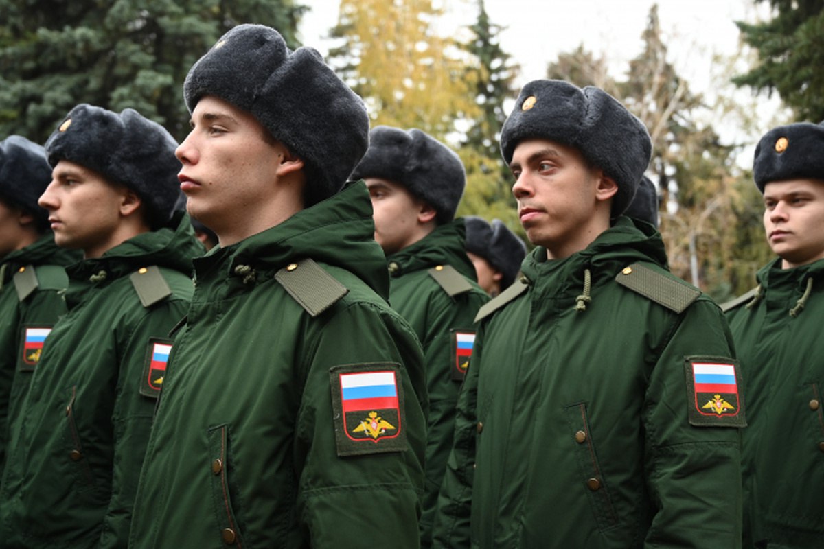С 1 октября на срочную службу призовут 135 тысяч мужчин в возрасте от 18 до 30 лет, не пребывающих в запасе