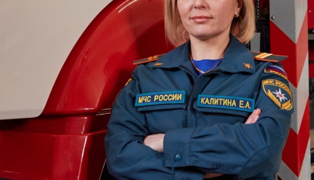 Екатерина Калитина всегда хотела помогать людям, быть востребованной, находиться в гуще событий. Зов сердца и личные качества в 2023 году привели ее в пожарную охрану на должность диспетчера 167 пожарно-спасательной части