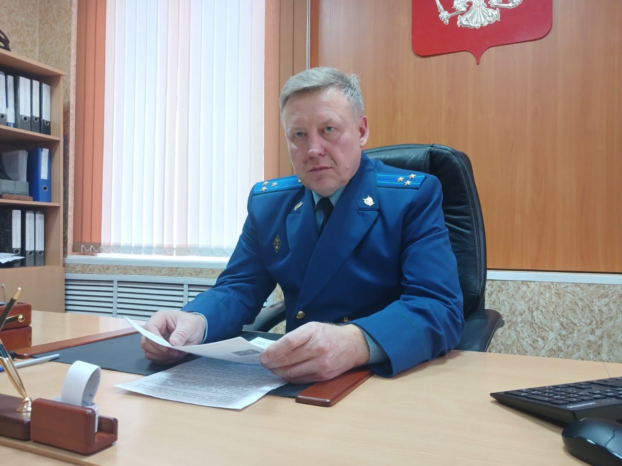 Дмитрий Фамутдинов начал трудовую деятельность в 2002 году следователем Серовской городской прокуратуры, через четыре года назначен на должность прокурора Североуральска. Через девять лет переведен прокурором Шалинского района, где проработал также девять лет. Затем служба в органах прокуратуры Ачита и Красноуфимска. И вот – назначение в Нижнетуринский округ