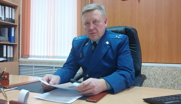 Дмитрий Фамутдинов начал трудовую деятельность в 2002 году следователем Серовской городской прокуратуры, через четыре года назначен на должность прокурора Североуральска. Через девять лет переведен прокурором Шалинского района, где проработал также девять лет. Затем служба в органах прокуратуры Ачита и Красноуфимска. И вот – назначение в Нижнетуринский округ