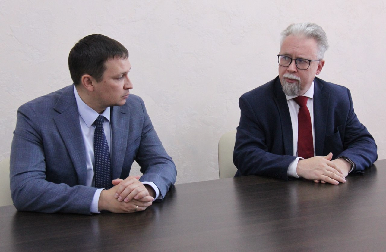 Глава НТМО Андрей Постовалов и директор Департамента Дмитрий Антонов обсудили перспективы рынка труда в Нижнетуринском округе