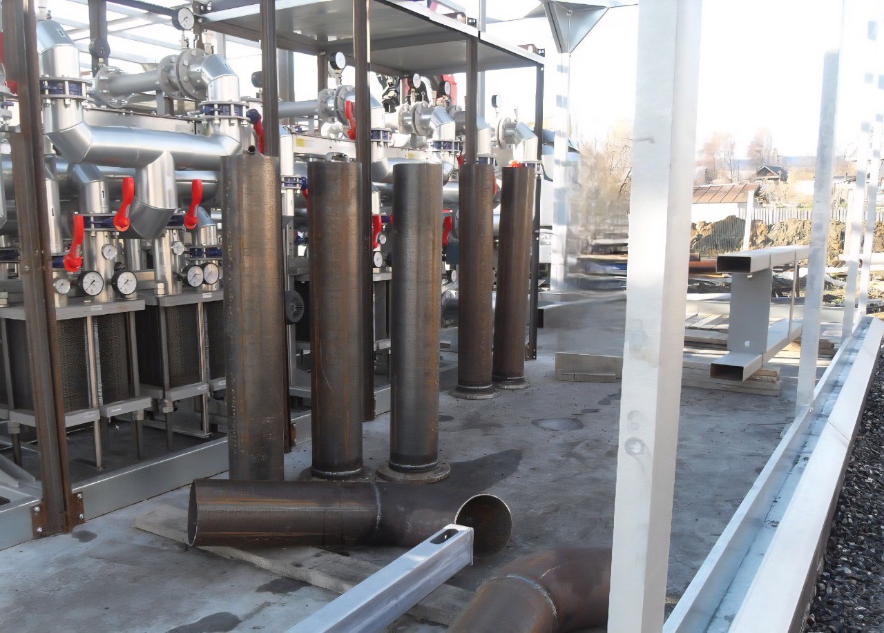 В данный момент в строящемся здании ведется монтаж технологического оборудования. Также выполняются работы по газификации нового теплообъекта