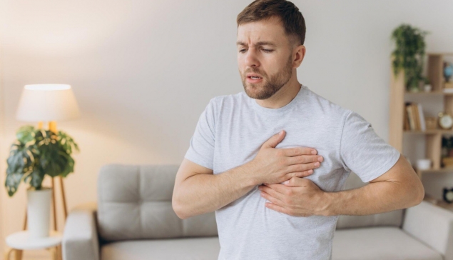 Инфаркт в 40 лет стал реальностью приемов у кардиолога. Среди первопричин лидируют управляемые факторы, например, курение, особенно в комбинации с хроническим стрессом, нездоровым питанием и низкой физической активностью