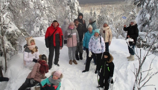 Сейчас, когда пришли морозы, замерзли труднопроходимые места, а реки покрылись ледяной коркой, можно добраться до мест, в другое время года малодоступных