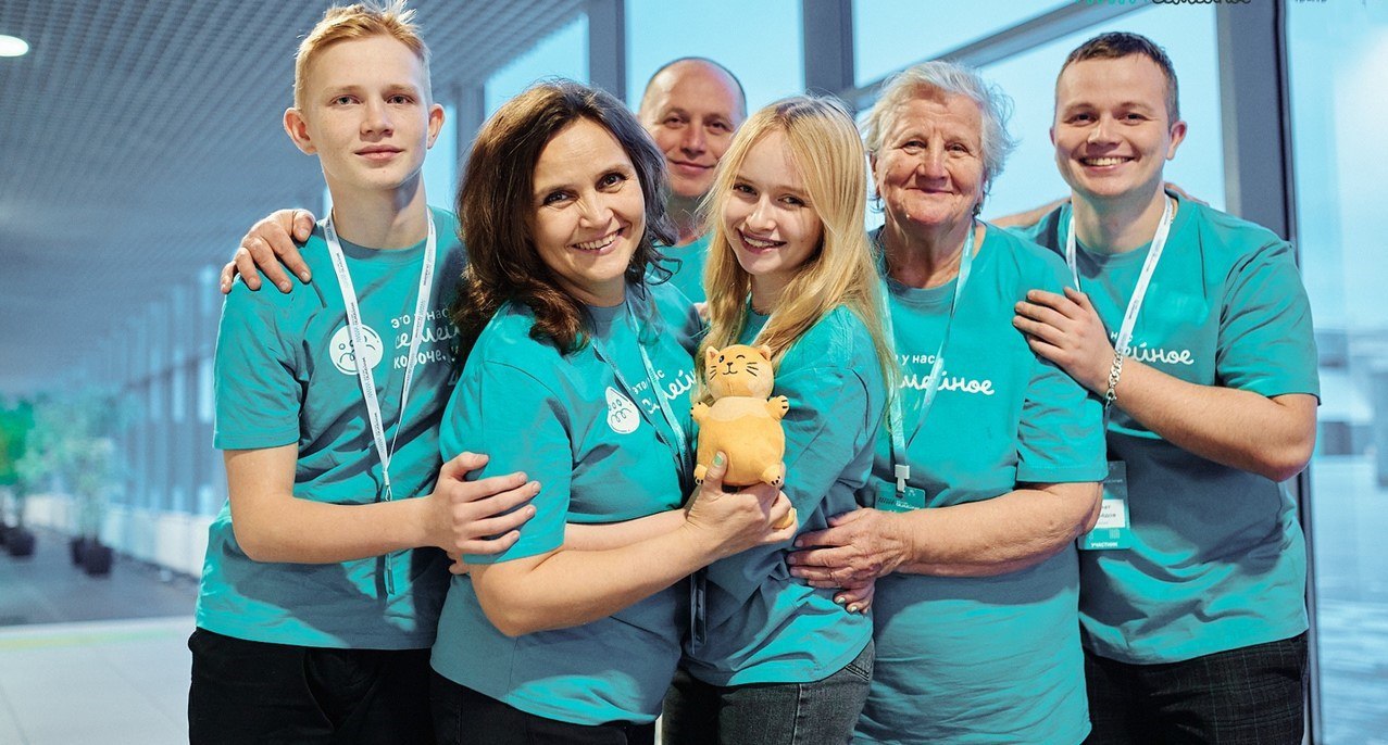 Семья Нефедовых из Свердловской области, которая стала автором задания «Сувенир на память» для Всероссийского конкурса «Это у нас семейное»